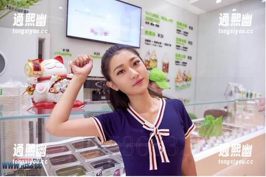 当泳衣变成了束缚——爱丝私拍图包中的那一丝紧绷感