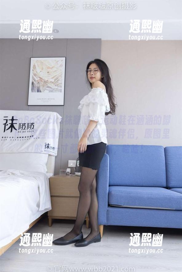 BoBoSocks袜啵啵-涵涵 BoBoSocks袜啵啵 - 运动鞋在涵涵的脚下:这些图片就像她的灵魂伴侣,原图里的每一寸都想抓一抓,哈哈!
