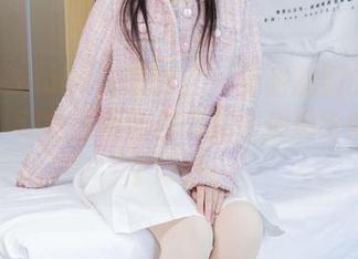 BoBoSocks袜啵啵 - 一份甜甜圈的纯白美图，动物园里的白色生物都想给她叫一个好牌！