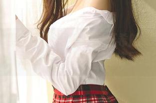 GIRLT果团网 – 再看看周妍希的水手服私拍，是在传递什么隐秘信号吗？
