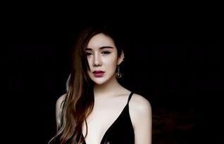 GIRLT果团网 – 裴希西最新脚趾秀，快来共享这双“美足”吧，不然会后悔的哦！