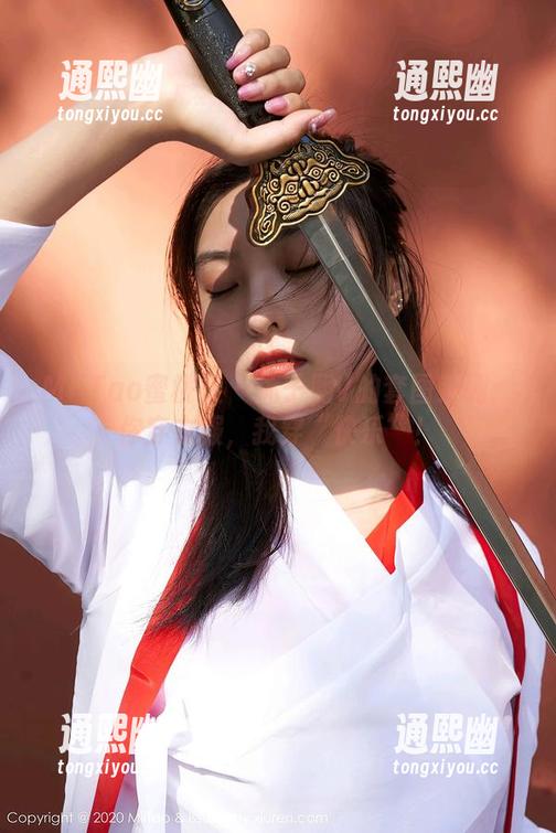MiiTao蜜桃社-沐子熙V MiiTao蜜桃社 - 沐子熙V的套图系列:你穿衣服,我穿“快乐”!