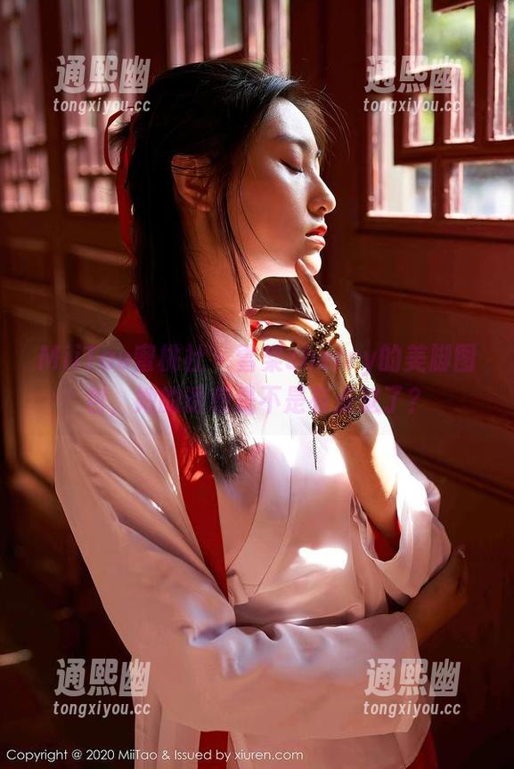 MiiTao蜜桃社-雪梨sherry MiiTao蜜桃社 - 雪梨sherry的美脚图包,她的诱惑是不是有点过了?