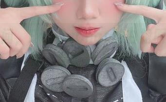 我只想问，PoppaChan的白裙原图和精选，是画中人吗？