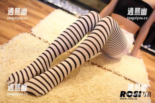 ROSI写真 小心盯着!ROSI的JK全套写真,你会发现新大陆!