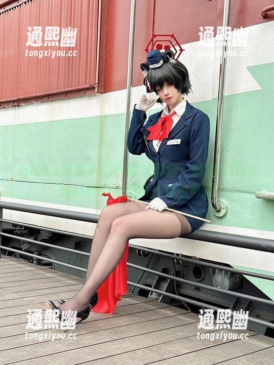 Rioko凉凉子的羽翼与蜜糖：蒂法littlebee的Cos照意外秀色可餐