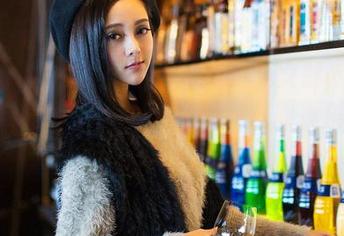 TGOD推女神 – Ann尤美的兔女郎定制图集——我却不小心沉迷于这些跳跃的横线之间了。
