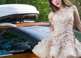 TouTiao头条女神 – 看了小热巴的牛仔裤私房图集，深感自愧不如，啥时候我也能这样搭配呢？