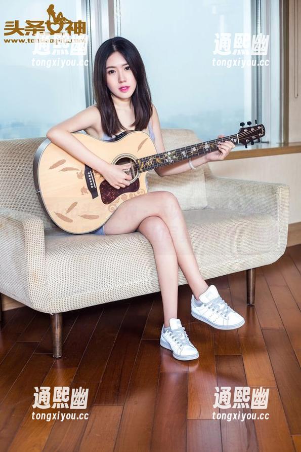 TouTiao头条女神 - 本以为长腿只是个概念，直到见到李由美的写真和壁纸！哈哈