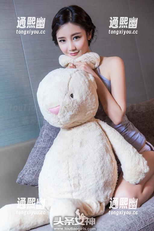 TouTiao头条女神 - 一不小心，就溺入莫晓希的美腿写真组合，真是恍惚...