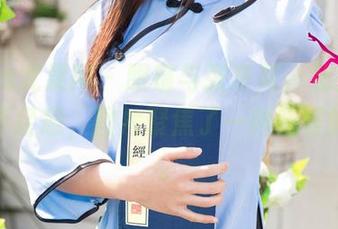 UGirls尤果网 - 眼镜与张辛苑,私拍中的那抹不经意,图片聚焦了一种奇怪的魅力。
