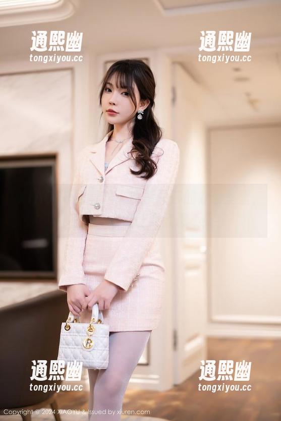 XIAOYU语画界 - 在李丽莎的办公室里，福利图集总是让人意想不到！