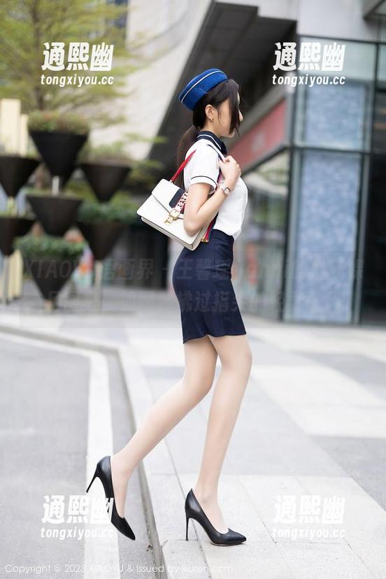 XIAOYU语画界-王馨瑶yanni XIAOYU语画界 - 王馨瑶yanni的最新裸足图集,如同那拂过指尖的轻柔微风