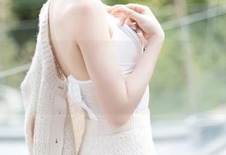 Xiuren秀人网 – Cris_卓娅祺的最新写真，黑丝美腿，看完想约人喝咖啡了呗。