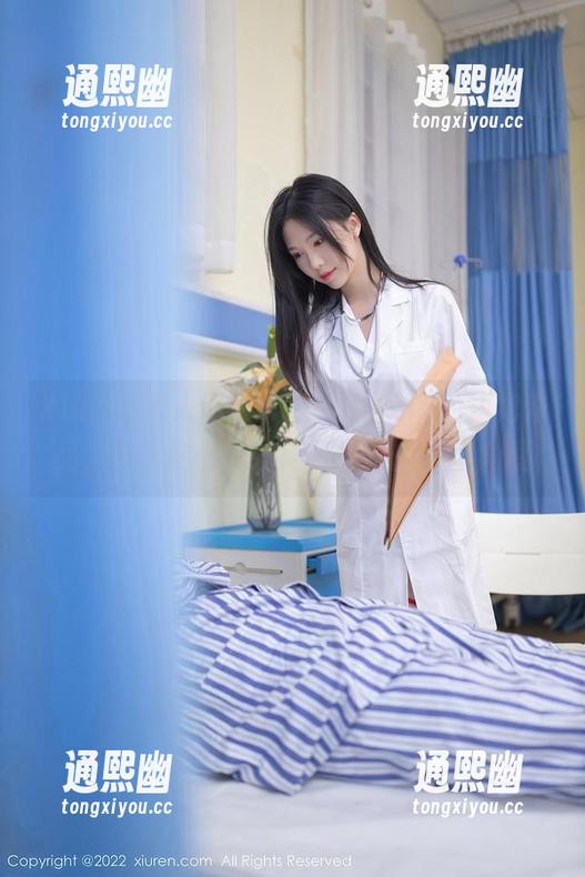 Xiuren秀人网-HeyuZhang Xiuren秀人网 - HeyuZhang的短裙作品,裙子这么短,得好好捕捉每个角度