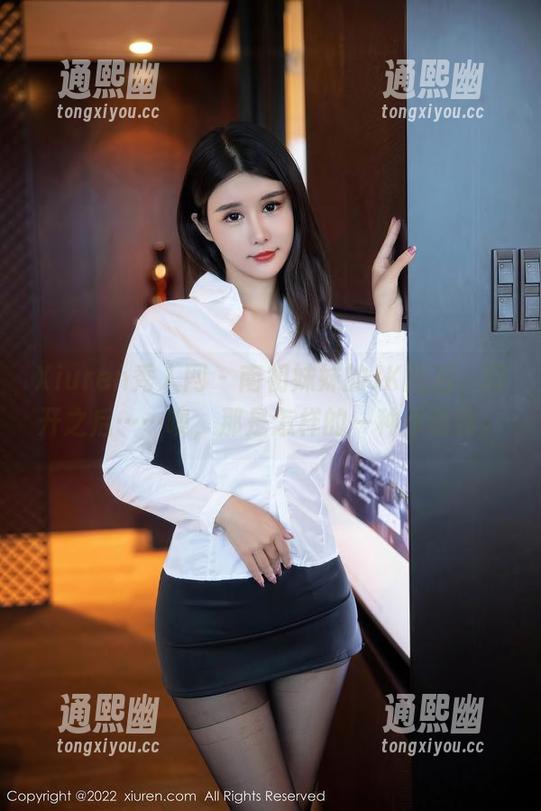 Xiuren秀人网 - 南初妹妹的JK图包，打开之后……噢，那是怎样的一种悸动嘛。