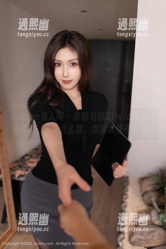 Xiuren秀人网 - 最新易阳Silvia双马尾写真集：发型这么撩，你会忍住不看嘛？
