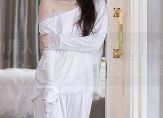 Xiuren秀人网 – 果儿victoria的旅行大集合：不务正业的图包上线