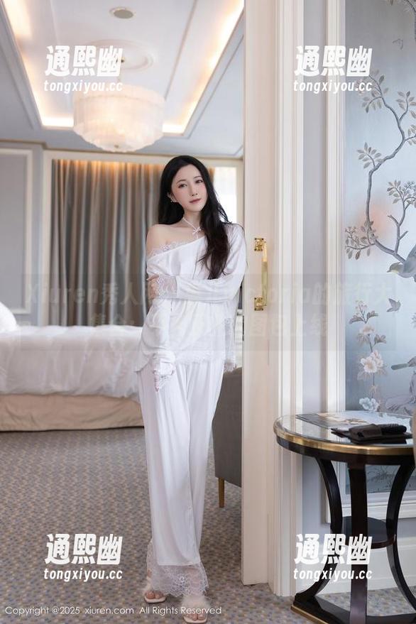 Xiuren秀人网 - 果儿victoria的旅行大集合：不务正业的图包上线