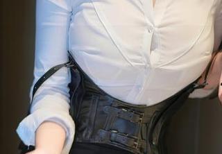 Xiuren秀人网 – 分享王馨瑶yanni的白衬衫图集，当然还有那些倚窗而坐的飘渺思绪。
