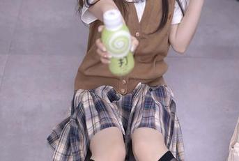 Xiuren秀人网 – 蛋蛋宝的浴缸：泡泡里的美图时光，看起来真妙啊！
