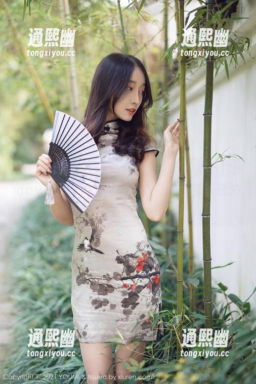 YouMi尤蜜荟-樱小白baby YouMi尤蜜荟 - 精选丝袜作品,樱小白baby来了一段“袜子秀”,这也算新玩法!