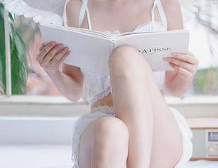 YouMi尤蜜荟 – 新作品上线了，温心怡和红玫瑰的秘密交流，难道它们藏了啥？