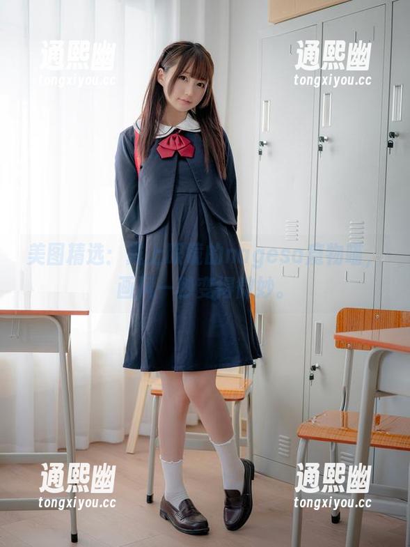美图精选：戴上眼镜的nagesa魔物喵，画风一秒变得微妙。