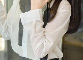 wuyo(우요)带你看女孩写真，表情里的反差萌挺有趣的