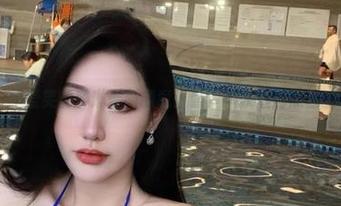 微密圈 – 不爱笑的赛琳最新创意：照片捕获渔网黑丝的眼神交织
