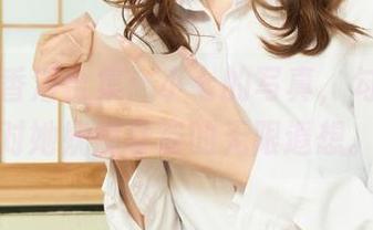 丽柜 - 香浴合集:小七的写真,勾起了我对她妩媚身姿的无限遐想。