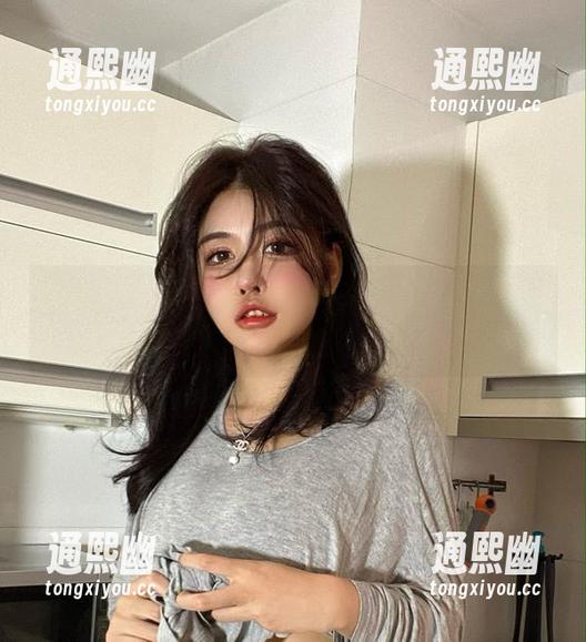 于芷晴 微密圈 - 于芷晴的连体衣游戏,照片里藏了什么?
