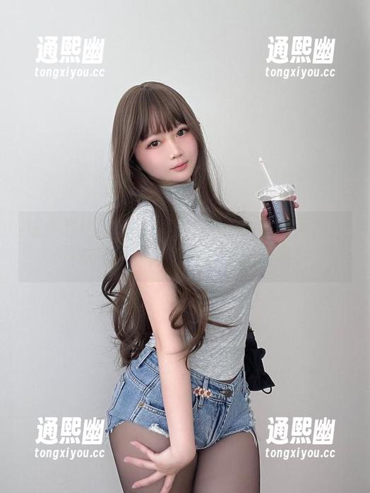 依依超级懒 依依超级懒美腿图册:为什么要收费?看着这腿,快乐来得轻松又免费!