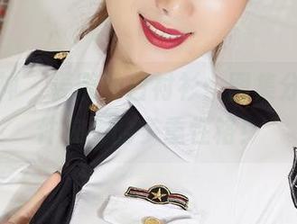 克拉女神 – 姜璐的白衬衫：图集分享，一件衣服的多重性格！
