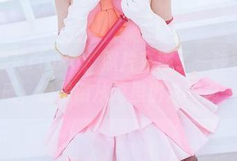 冲田凛花rinka,照片充满了一种夏日的随意感,像是刚从海里出来的那一刻。