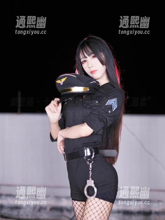 十万口草莓粥粥 微密圈 - 十万口草莓粥粥的这组“温柔”套图,是美好又模糊的界限