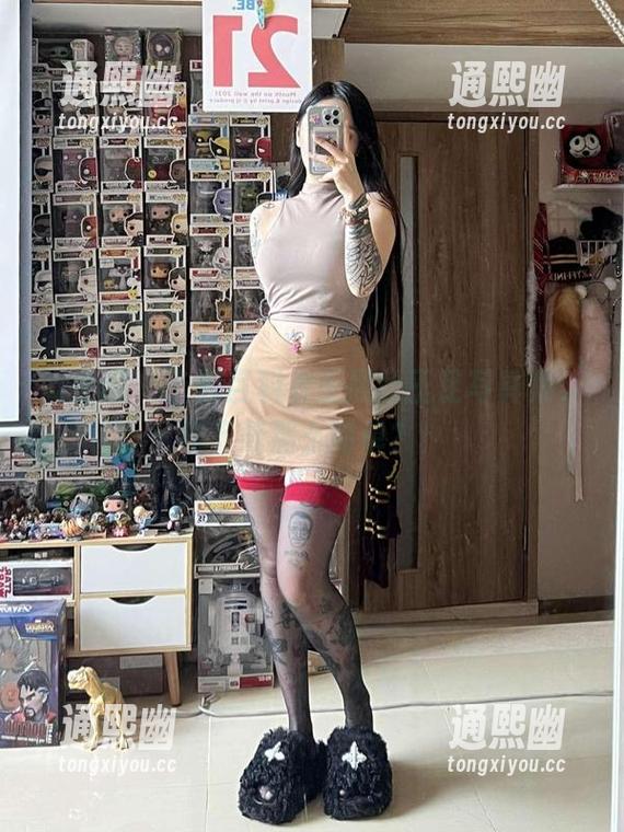 微密圈 - 卡通百科老王黑丝玉足写真集，咋下载那么简单？！