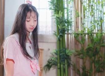 喵糖映画 – 蠢沫沫的浴室照片：一场说走就走的“滑稽秀”