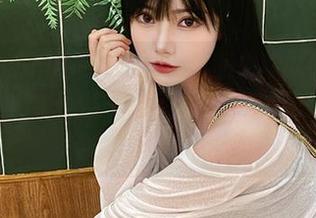 大肉丸Amiee泳池专属套图:你以为只是嬉水,其实是满满的艺术气息,难道我在看展?