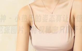 头条女神 – 小热巴的姿态真让人惊艳，下载这张图片，特权秘密只属于你！