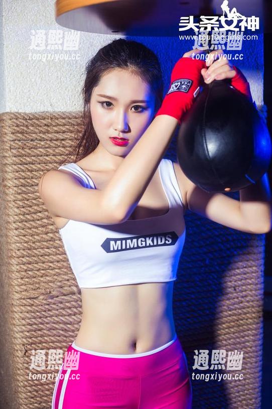 头条女神 - 李丽莎+居家风=无法抗拒的写真，下载去吧，速度！