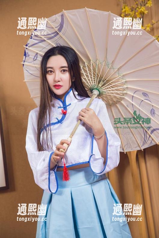 头条女神-樊安妮 头条女神 - 晚风中,樊安妮的户外作品集高清展现,谁说旅行只需要风景?