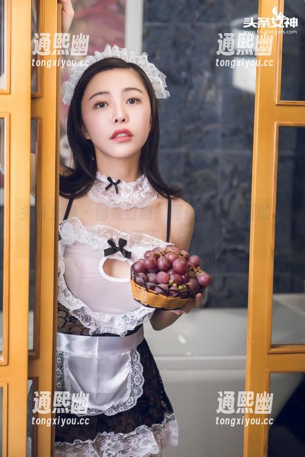 头条女神-阿依努尔瓦娅 头条女神 - 图集时刻,阿依努尔瓦娅的吊带,分享不一样的美