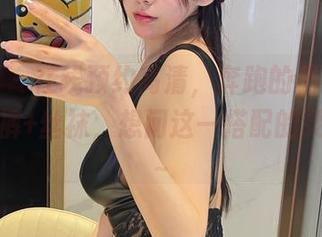 微密圈 – 在线预约高清，奔跑的晶骡儿的红色皮裤+丝袜，想问这一搭配的灵感来源～