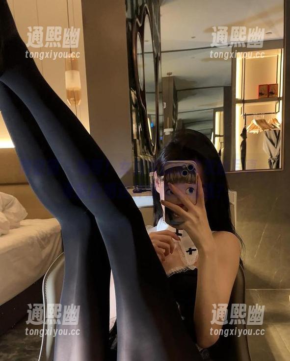 女刺客 微密圈 - 稍等!女刺客的全套灰丝写真,谁能拒绝这种时尚滑稽感?