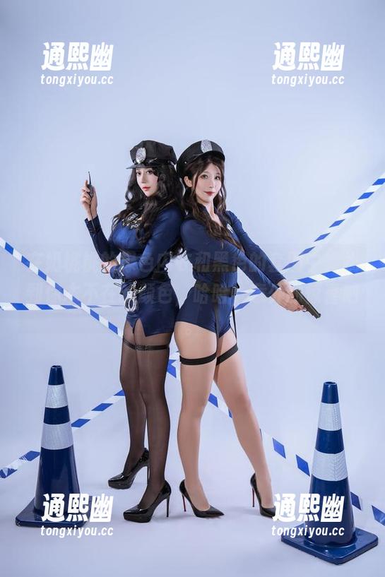 在奶桃桃的绿色内衣和黑色的套图中，找到你本不在的颜色，哈哈，意外的惊喜呐。