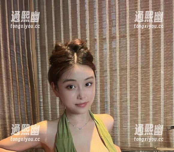 微密圈 - 别说了，奶雯带来的最新红色诱惑已经让人晕乎乎了！