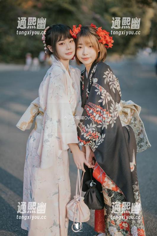 在安曜曜的水手服作品里，似乎每一次观看都能刷新自己的航线想象。