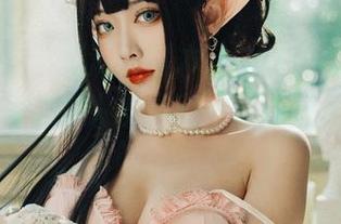 校服写真，高清版宫本桜依旧是经典，但我总担心她的头发是不是能顺利应对风吹的挑战…