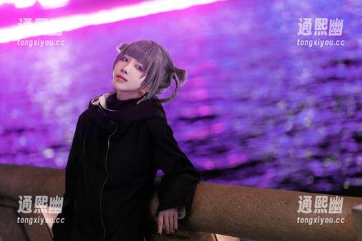 绝对不会想象的修女：宫本樱的私拍给了我们另一扇窗。
